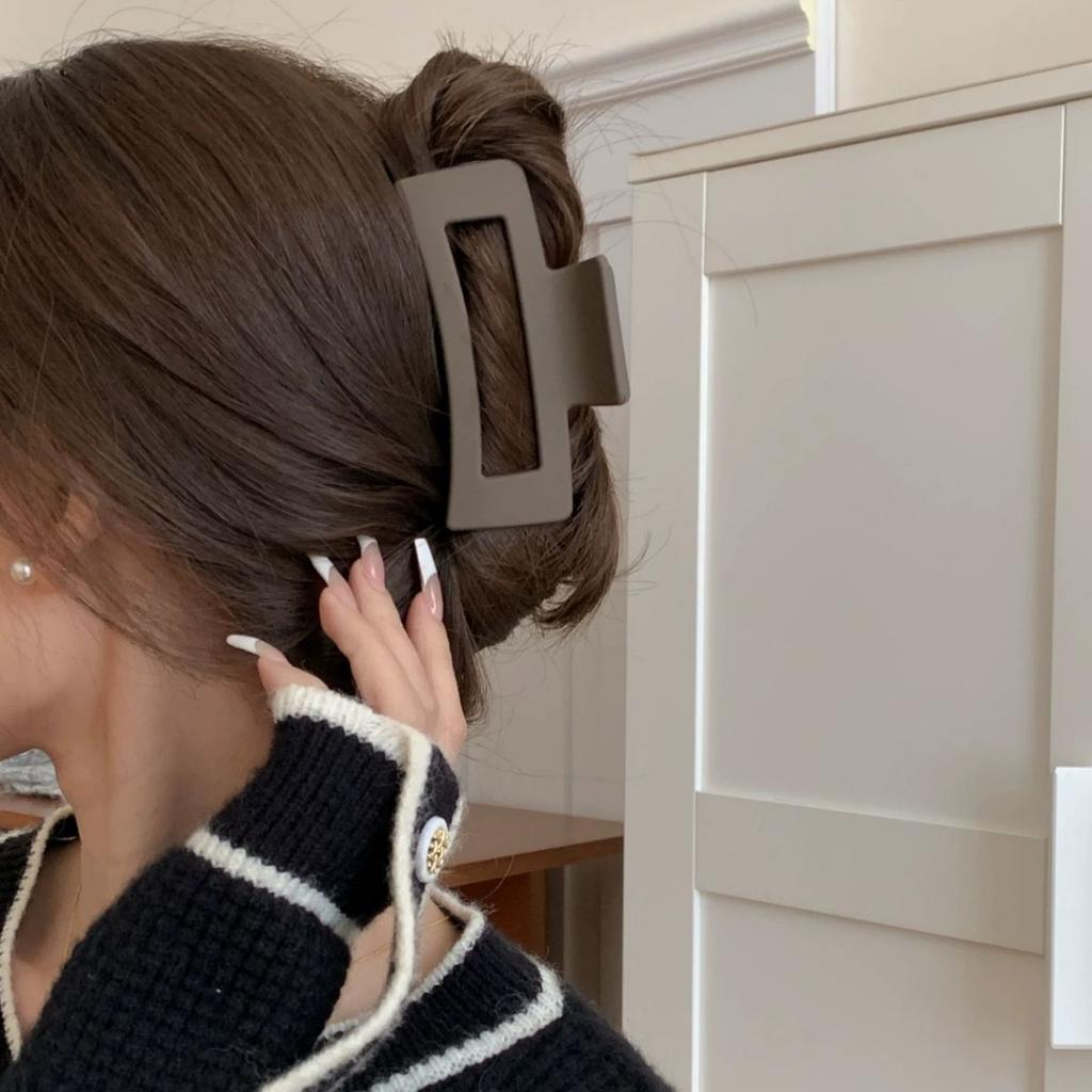 1Pcs Women Girls Hair Claw Clips Coffee Black Hair Claw Nonslip Crab Hair Clips Solid Hairpins Fashion Hair Accessories Gifts