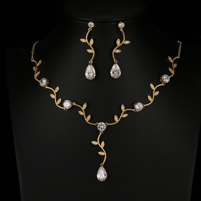 The Set Is Popular, The Simple Zircon Necklace Earrings, The Bridal Wedding Dress, and The Dinner Jewelry Are Super Flash.
