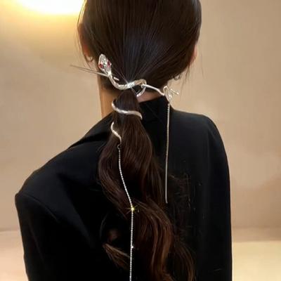 Haarstab mit Fransendesign, Schlangenform, Pferdeschwanz-Haarnadel, glänzendes Finish, schlangenförmige Haarspange, Fotografie, Urlaub, Haar-Accessoire