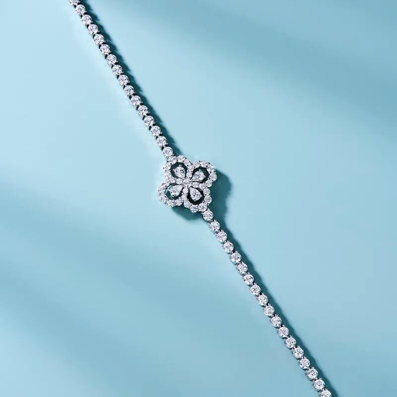 High-End Four-Leaf Clover Diamond-Encrusted Bracelet, Girls' Cold Wind Niche Design, Exquisite Light Luxury, Full Of Diamonds, Sea Blue Zirconium
