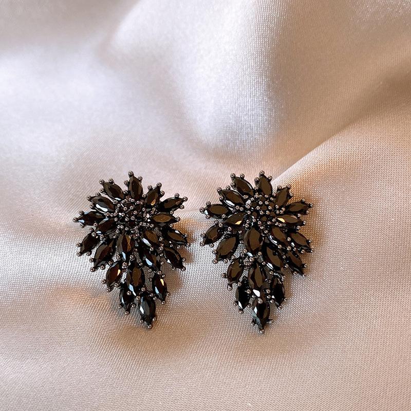 

Silver Needle Diamond Flower Fringe Earrings Retro Simple Fashion Temperament Earrings Light Luxury Premium Earrings Women