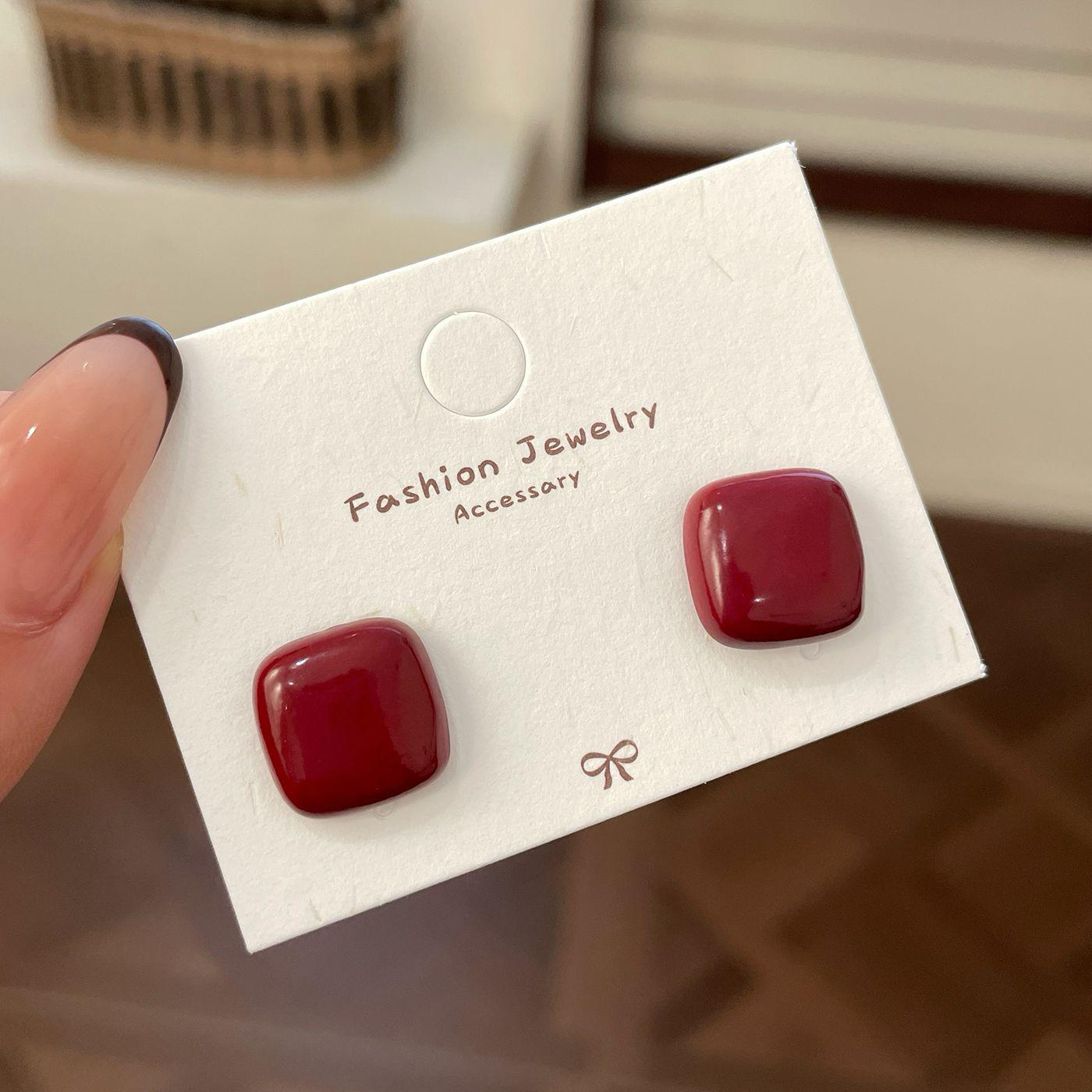 

Серьги-квадраты «Ретро Анкола» из красного хлеба: Элегантные серебряные серьги-иглы для женщин — идеальный вариант для осени и зимы