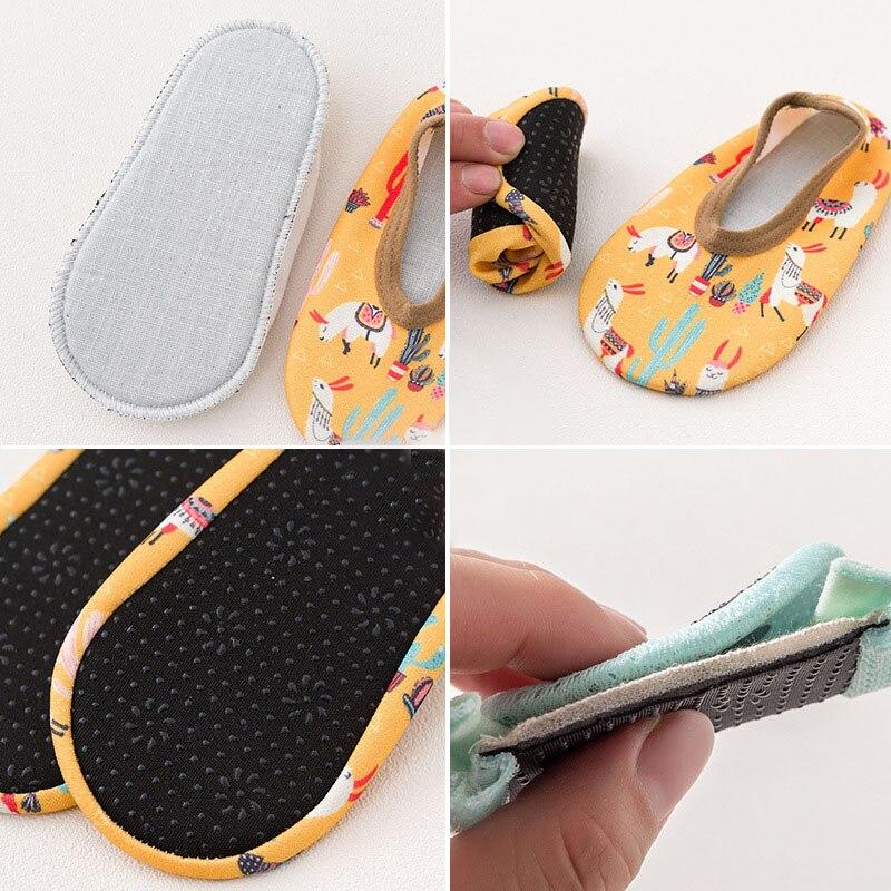 Letní chlapci a dívky protiskluzové punčochy pro miminka a děti s kreslenými zvířátky, bazén, pláž, vodní boty pro děti, plavání, surfování, sportovní tenisky