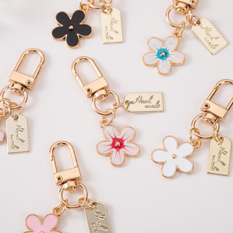 Cute Sweet Multicolour Five Leaves Flower Key Chains for Women Personality Backpack Protective Cover Pendant Keyring Friend Gift