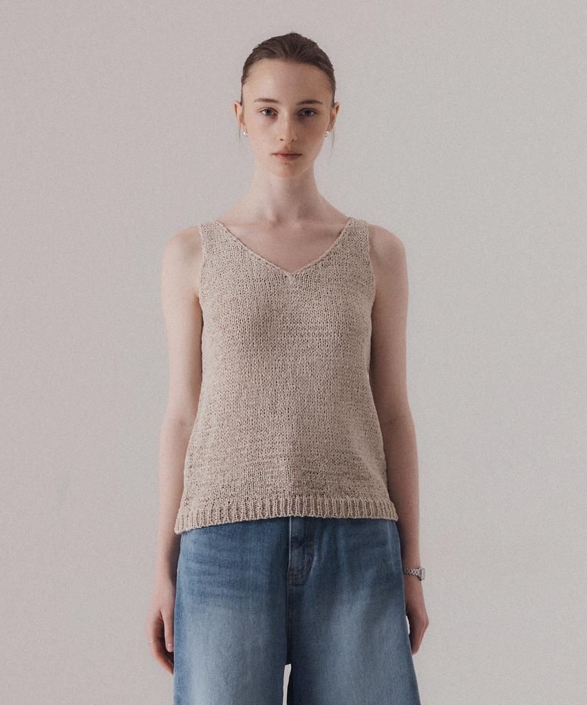 SILN Refined V-Neck Straw Knit Sleeveless (Beige)