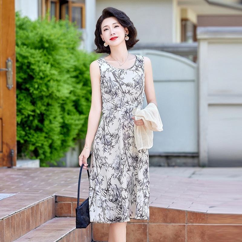 

Summer Short-Sleeve Two-Piece Floral Dress Set for Middle-Aged and Elderly Women: Stylish Top and Skirt Ensemble 2XL