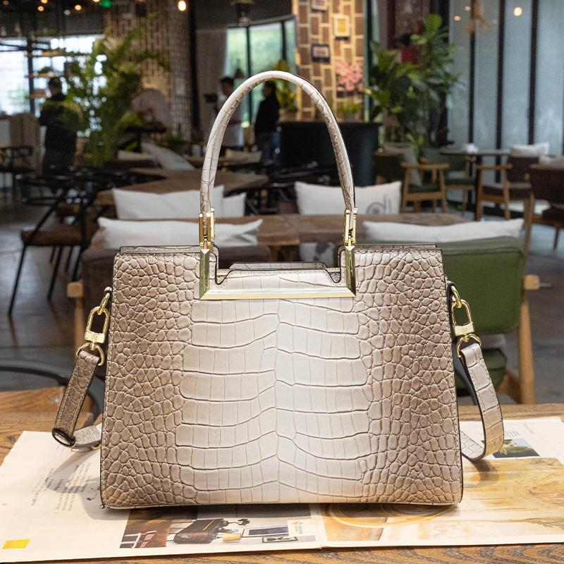 Luxurious Crocodile High-end Bag for Mom  Large Capacity  New
