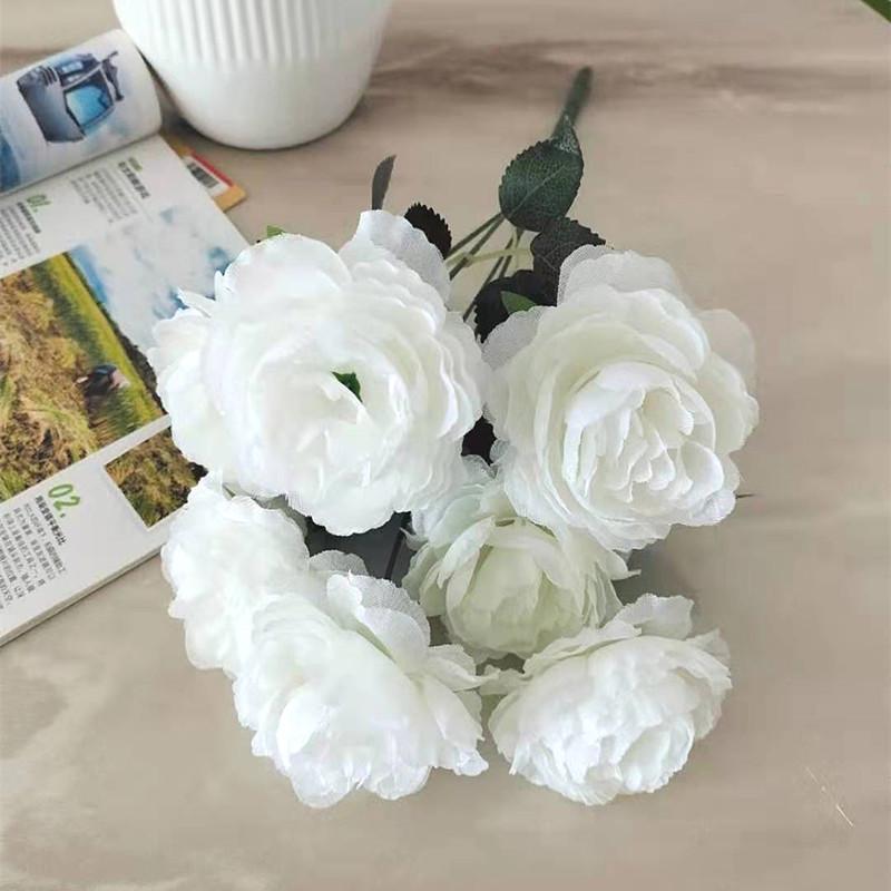 Weiße Hochzeitskapelle Decke Seidenblumen-Dekoration & Gangläufer