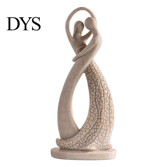 Home Decoration Ornament Abstract Couple Sculpture Ornament, Resin Sandstone Style Statue, Romantic Embracing Statue for Valentine Figure Living Room