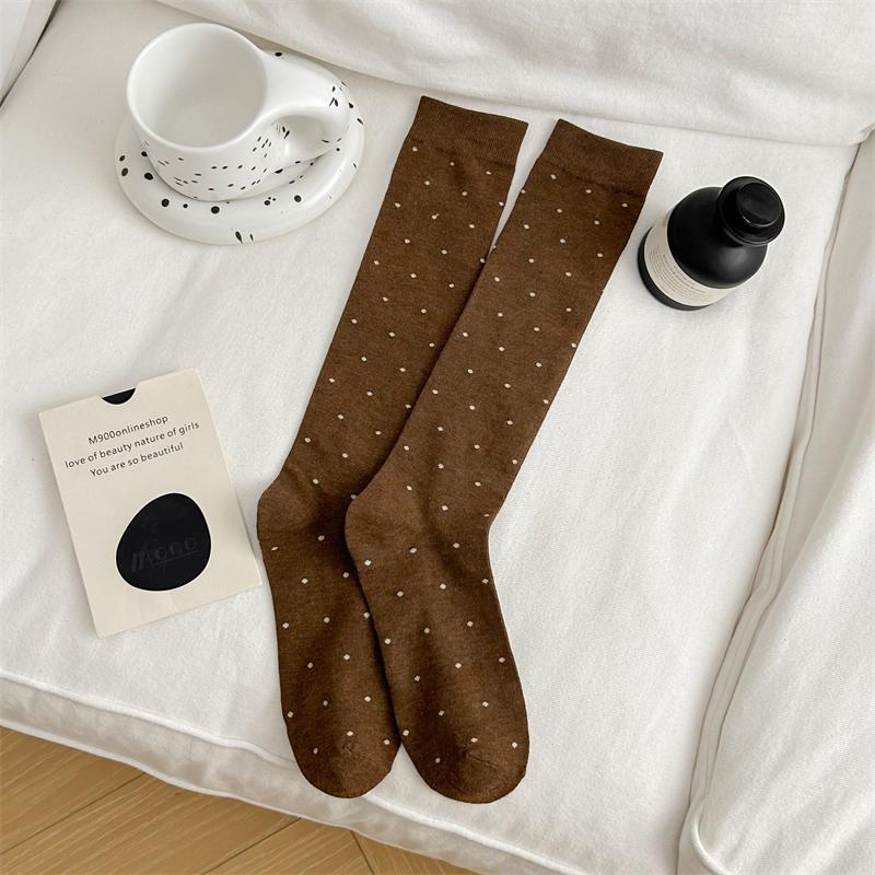 

Женские весенне-осенние удобные волнистые носки до икры из тонкого дышащего хлопка с плоским мыском 1 pair коричневый