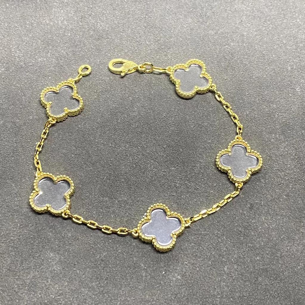 New Stylish Four-leaf Clover Five-flower Bracelet for Women Made with Natural White Mother-of-pearl Red Carnelian and Black Agate