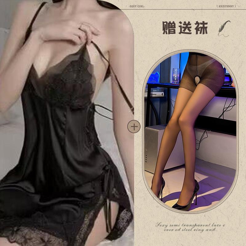 Sexy underwear, small breasts, sexy temptation, convenient suspenders on the bed, no need to take off sleeping clothes, nightgown teasing robe