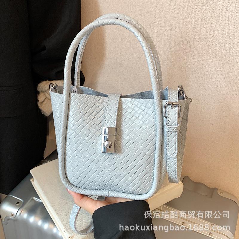 This Year's Popular Small Bag Women's Summer 2025 New Fashion Versatile Messenger Bag Korean Version Casual Bucket Bag