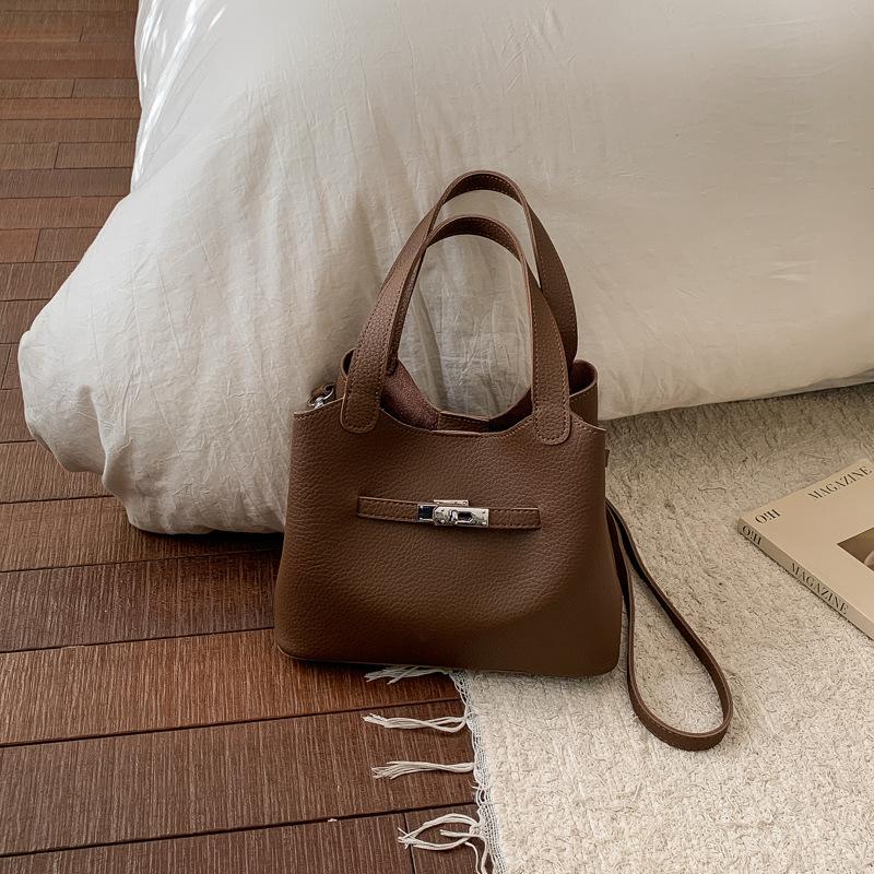 Trend Simple Portable Bucket Bag Women's Winter New Fashion High Value Casual Fashion Messenger Bag