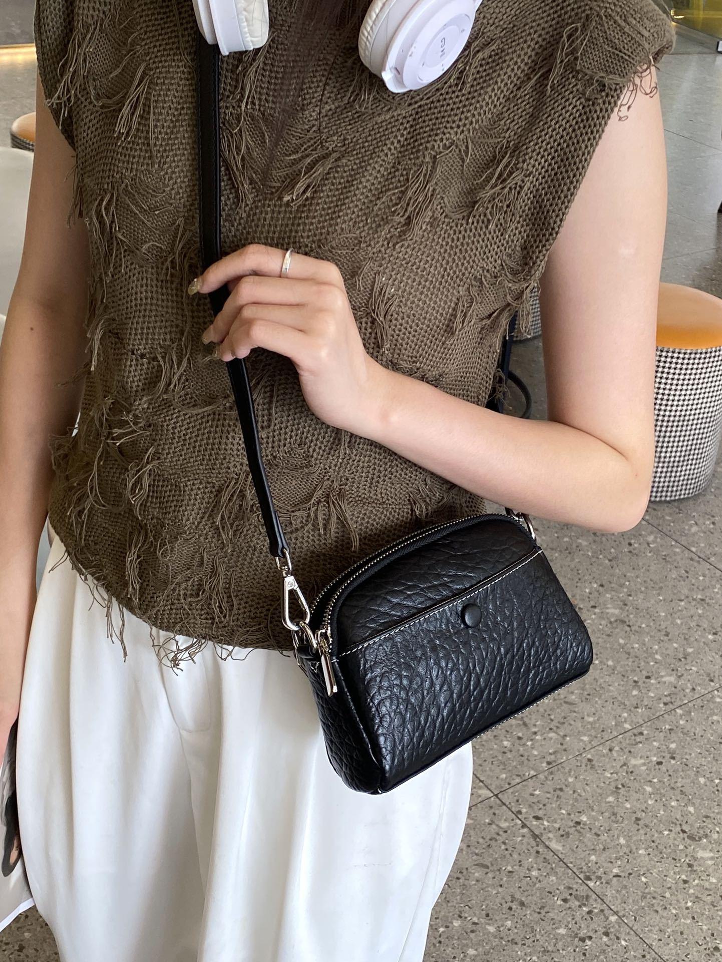 

Маленька квадратна сумка з натуральної волової шкіри 2025 року - модна, універсальна та зручна жіноча сумка