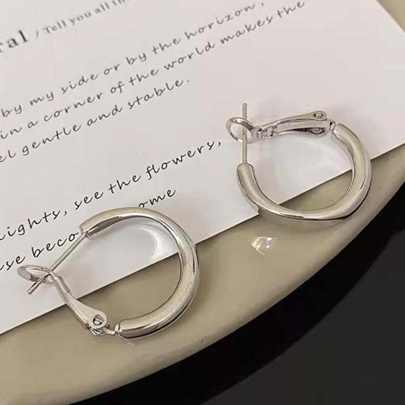 Fashionable And Minimalist Silver Smooth Circular Earrings Suitable For Both Men And Women Personalized Punk Jewelry Gifts