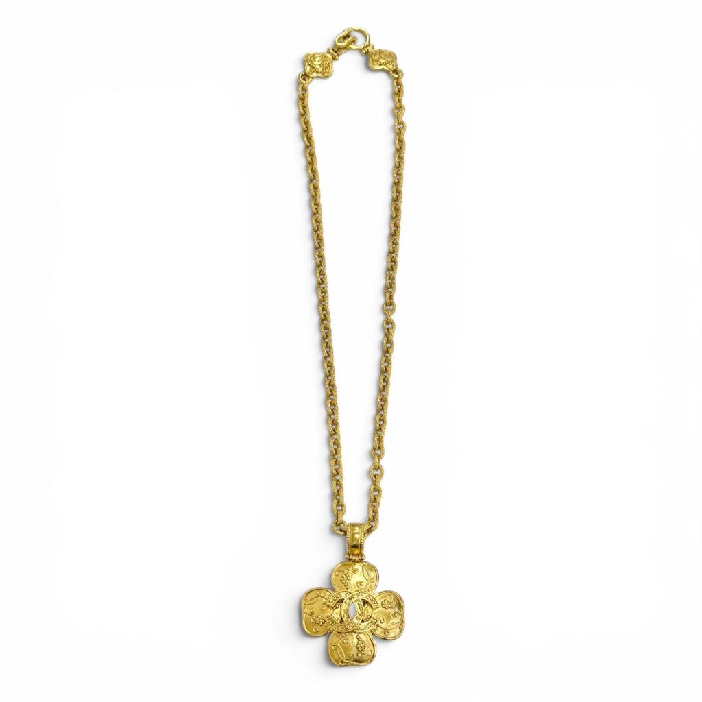 Very Good CHANEL Necklace COCO Mark Heart Motif Four-Leaf Clover Chain Gold 96A Used
