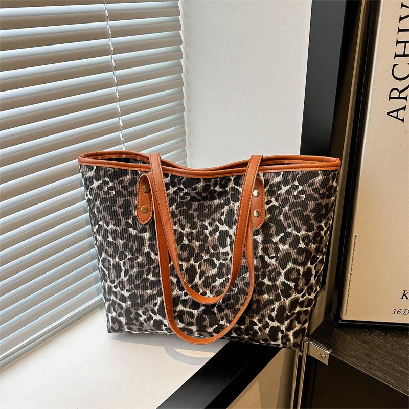 Vintage Fashion Leopard Print Tote Bag Stylish And Trendy Design For Fall 2024