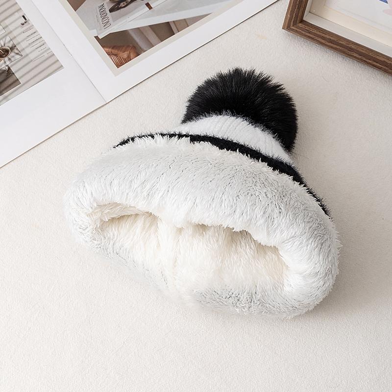 New Style Snow Label Beanie Hat Color Blocked Style Plush Fur Lined Pompoms Warm Winter Hat Fashion Y2k Beanie For Woman Girl