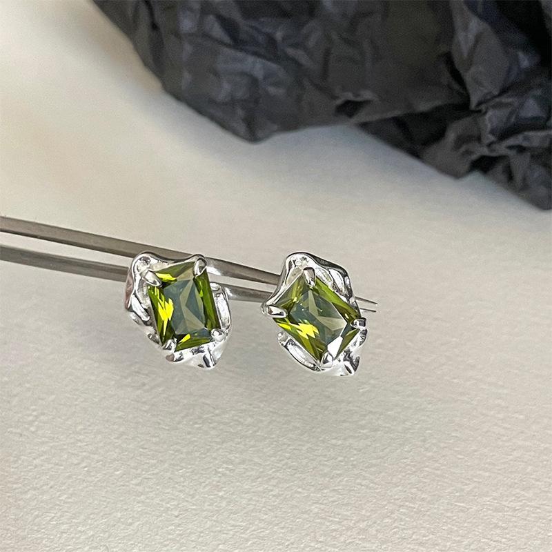 Niche Olive Green Zircon Stud Earrings: Trendy, High-End, Unique Personality, Women's Fashion Jewelry.