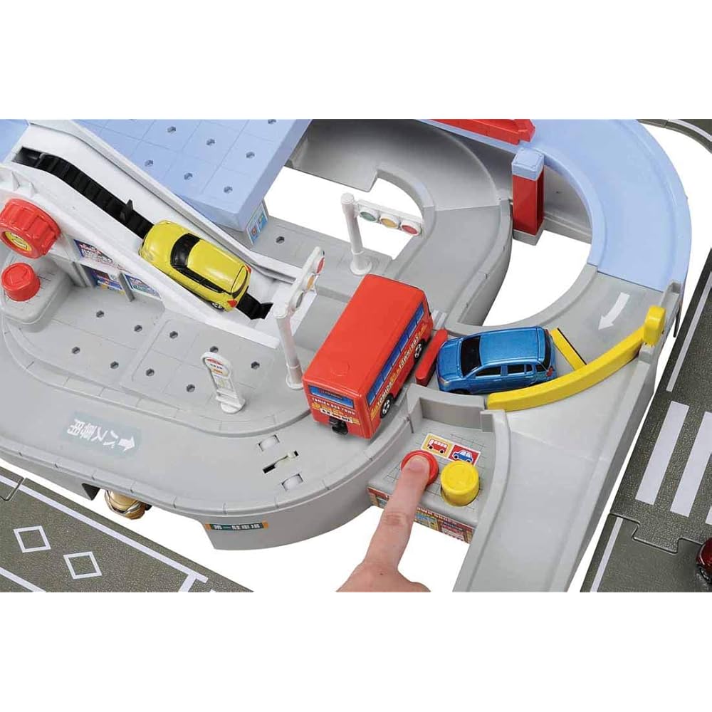 Takara Tomy Tomica World Racing Town Playset with Cars and Accessories Toy