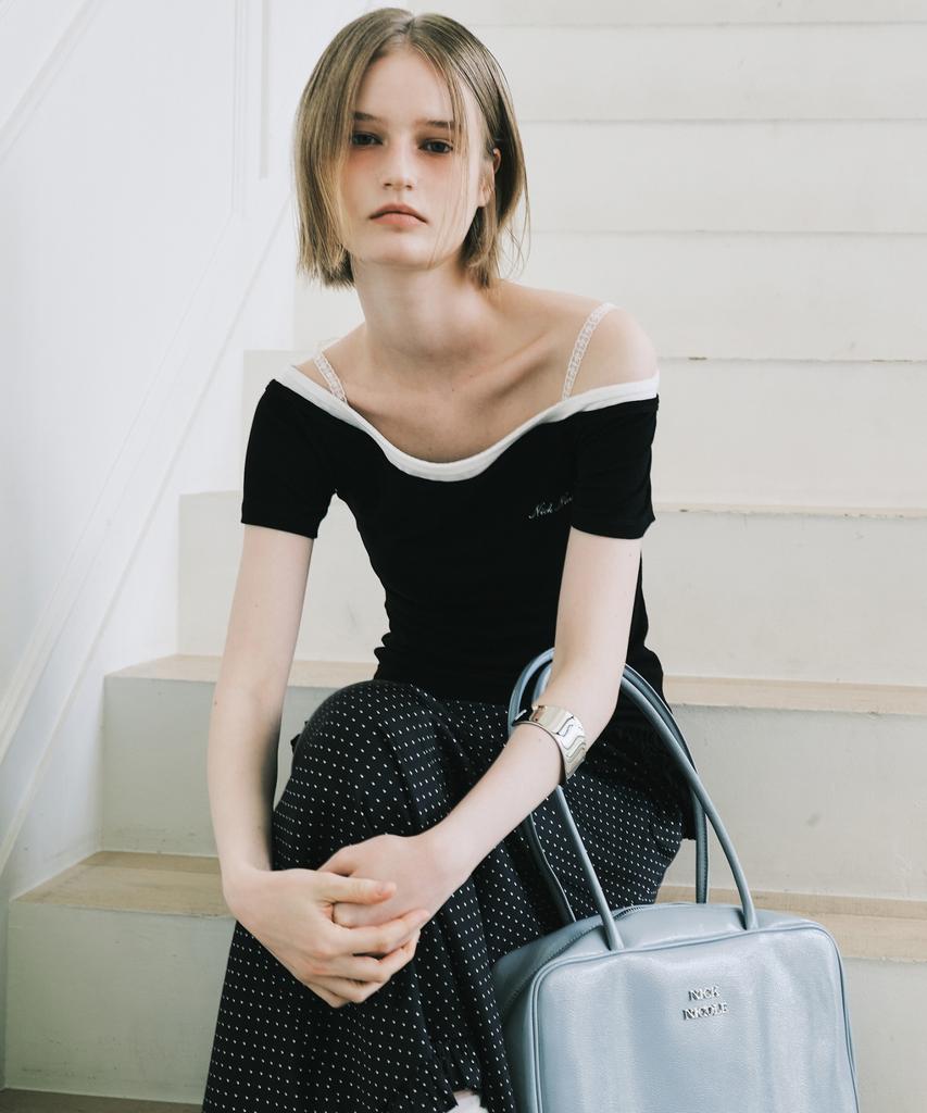 Nigaennikol Off-Shoulder Frill Half Top_Black