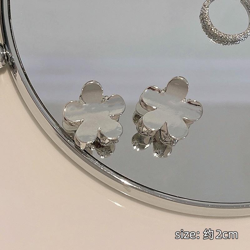 

2 шт./набор Мини Милые Крабики для Волос для Женщин Металлические Сердце Цветок Зажимы-Клешни для Волос Сладкие Заколки-Невидимки Аксессуары для Волос Size fits all