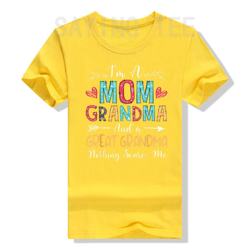 Jsem máma, babička a prababička. Nic mě nevyděsí. Tričko s potiskem písmen a nápisů. Grafické tričko. Topy. Dárky pro maminku ke Dni matek.