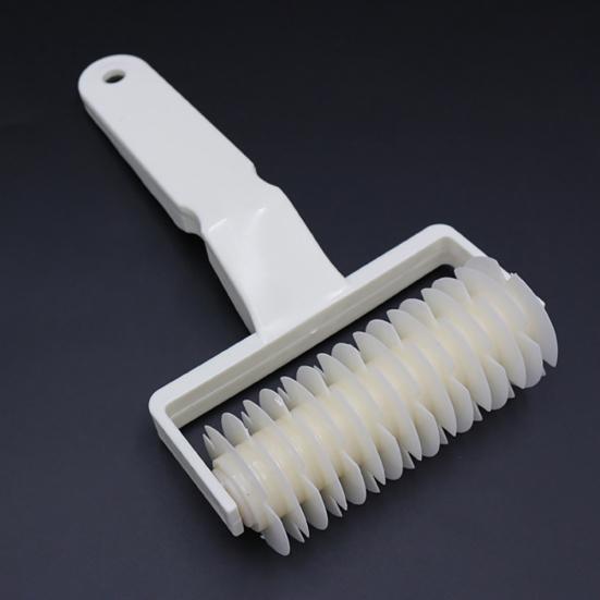 Kitchen Plastic Pie Pizza Dough Roller Knife Pastry Cookie Cutter Baking Tools