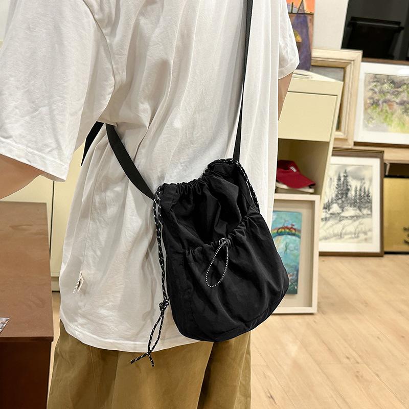 Simple Drawstring Messenger Bag Casual Shoulder Bag Trendy Outdoor Mobile Phone Bag Bundle Mouth Personalized Lightweight Bucket Bag