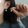 Retro Artificial Pearl Earrings Women's New Popular Stud Earrings Temperament Light Luxury Silver Needle Unique Earrings