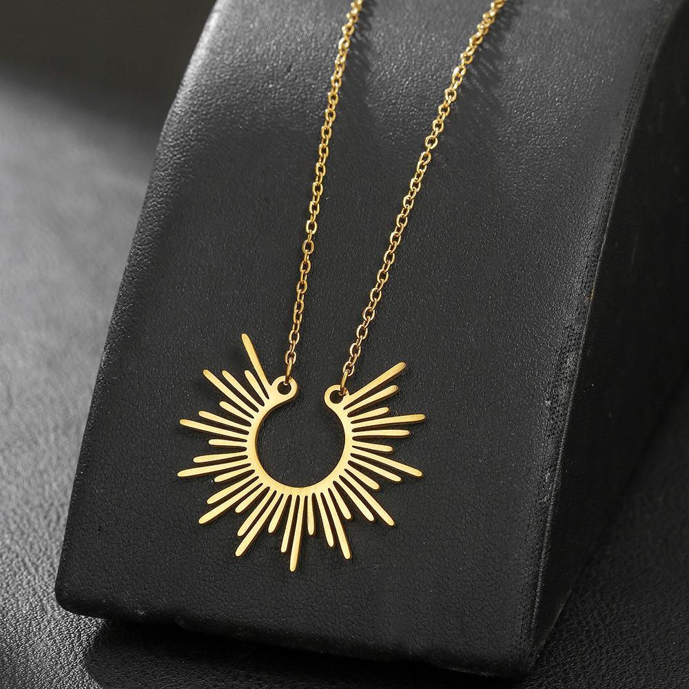 High-End Stainless Steel Sunflower Pendant Necklace - Luxurious Fashion Jewelry for Women