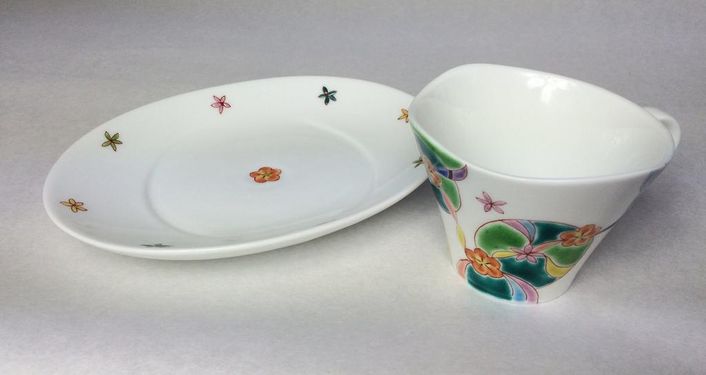 Maruzen Iwata Shoten Kutani Ware Cup & Saucer "Hana no Umi" (Flower Rhythm) was-A511