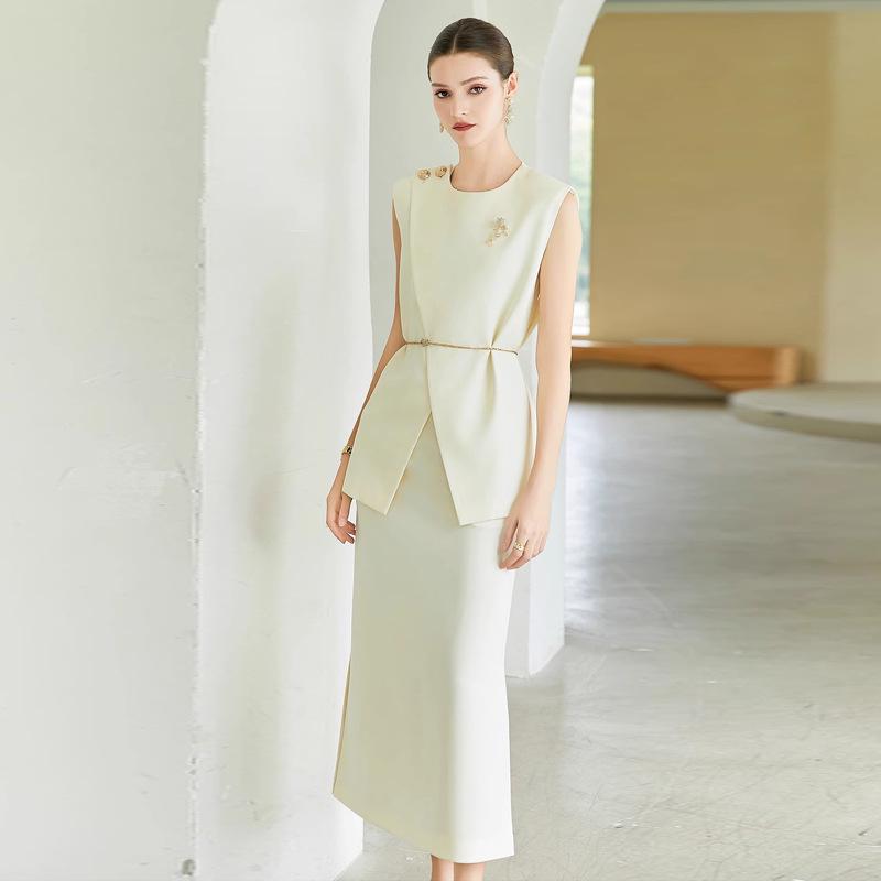 AD Light-Colored Professional Two-Piece Set: Stylish Sleeveless Coat and Skirt for Women