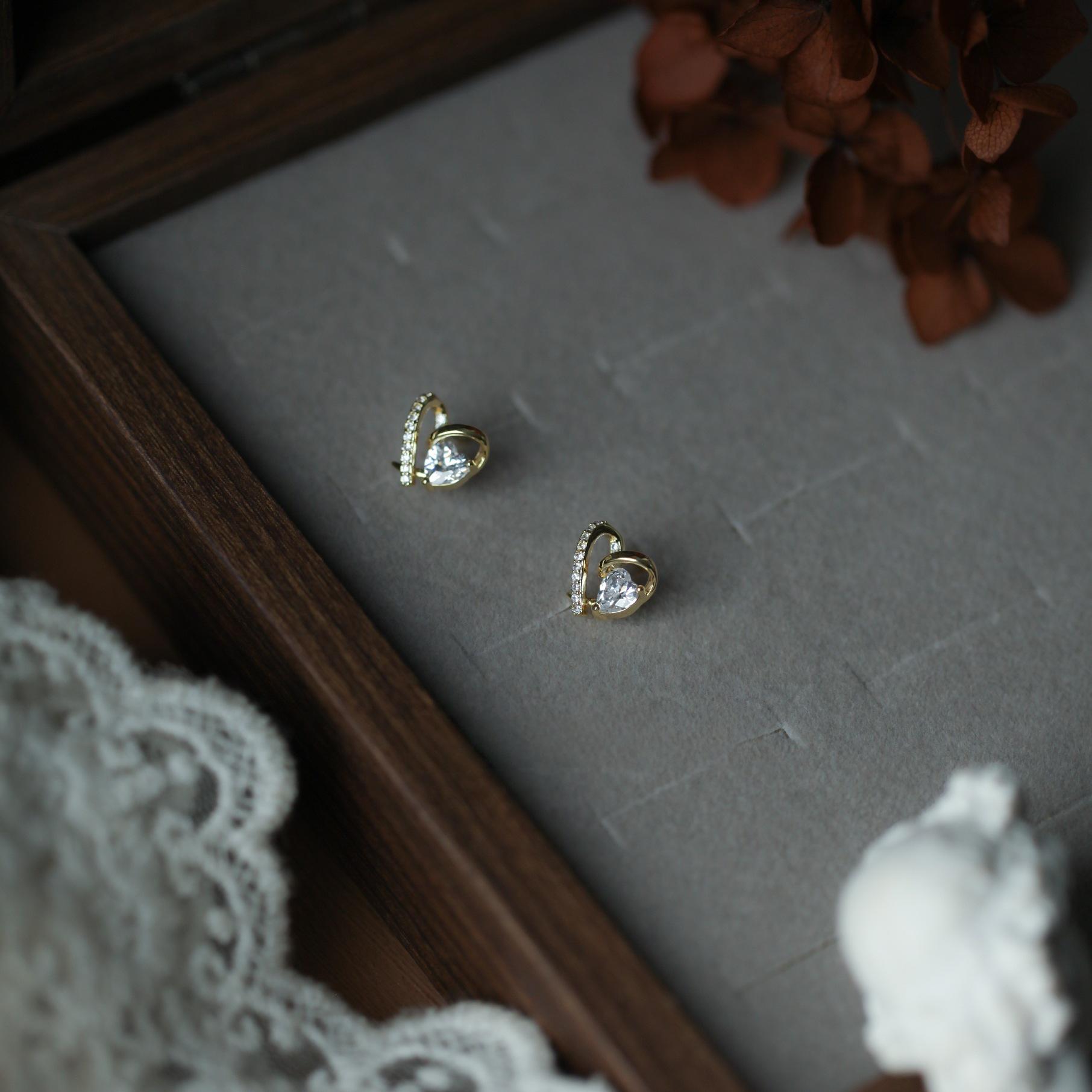 Heart Sparkle: 14K Gold Plated S925 Sterling Silver Heart Stud Earrings for Women - Elegant and Trendy. 14K Gold Pair (with Earplugs)