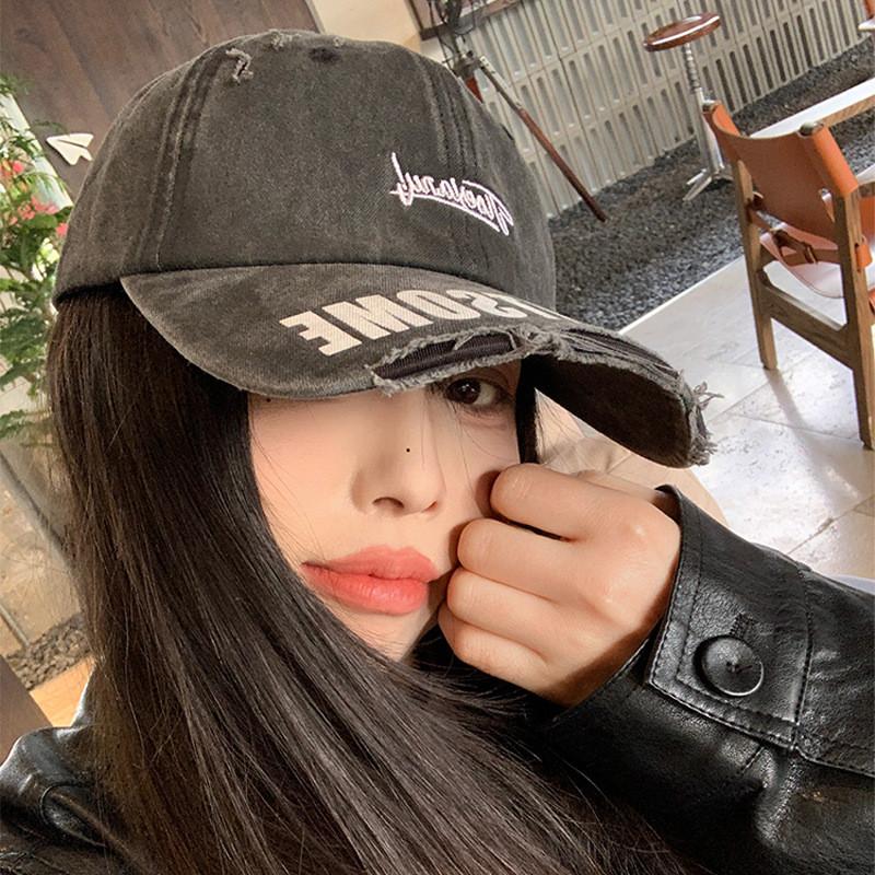 Black Wide Chic Brim Baseball Cap For Women With Distressed Versatile Style