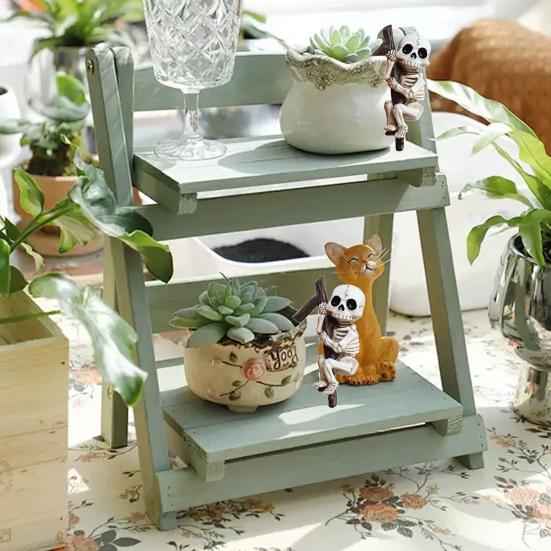 2Pcs Climbing Skeleton Figurine Flower Pot Hanger Mini Skeleton Halloween Resin Skeleton Ornament for Bonsai Planter Edge Decoration