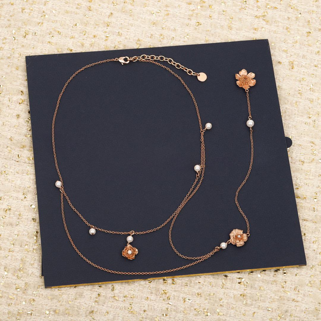 

New Hot Brand Vintage Women s Necklace Luxury Jewelry For Women Fashion Cornflower Type Designer Pendant Long Chain Necklace
