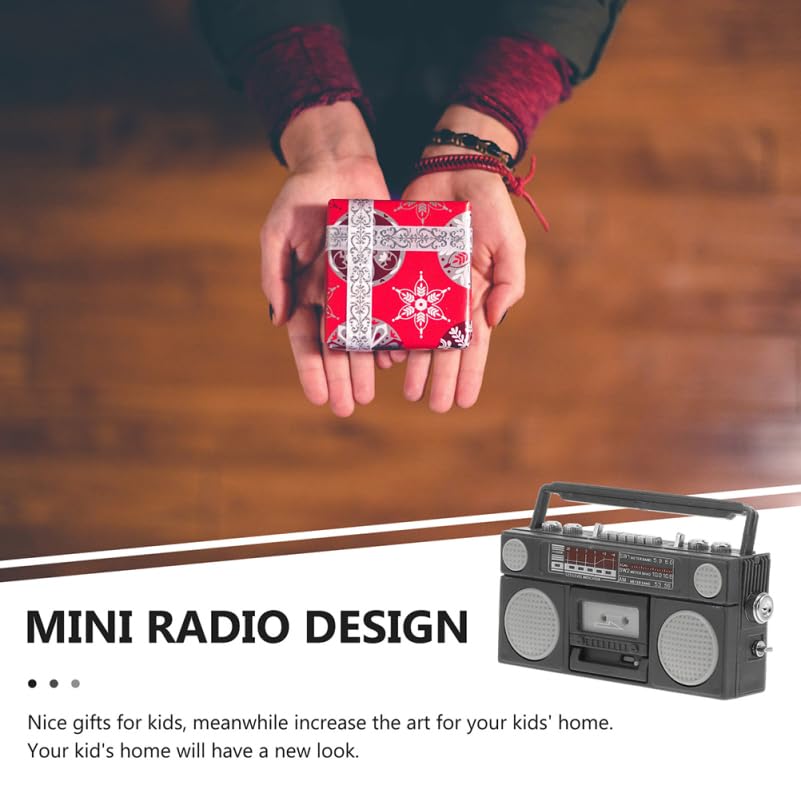 Sosoport Set of 2 Miniature Retro Radio Models, Plastic Figurines, Mini House Decorations, 5.50 X 2.80 X 1.50 Cm, Kids Toys