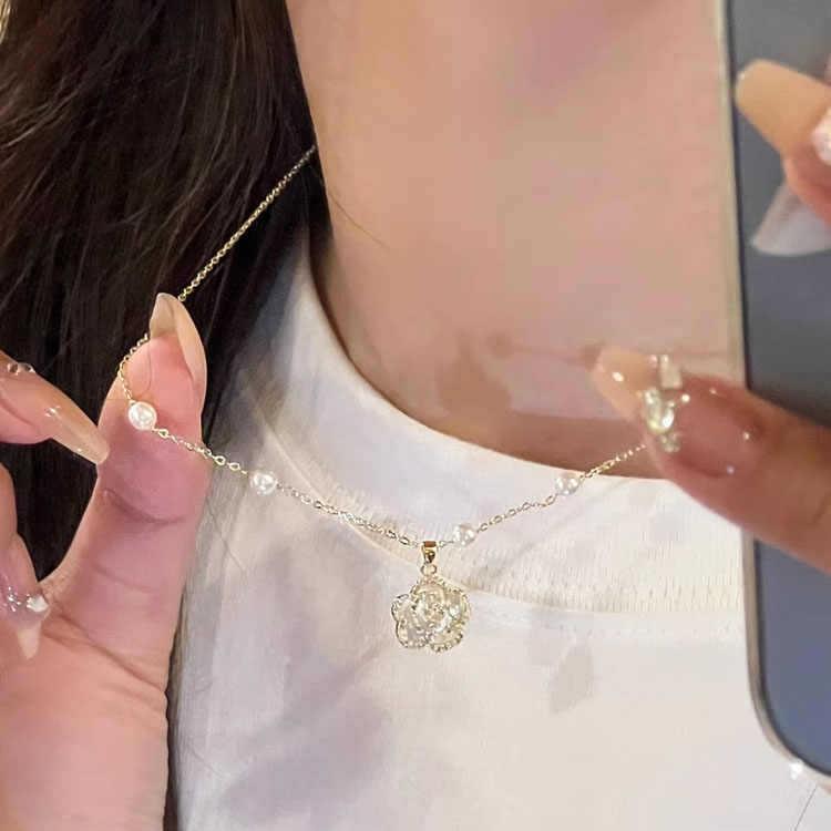 Camellia Pearl Necklace Women'S Niche Lamp Luxury Retro Elegant Ins Style Flower Pendant Necklace Women Premium