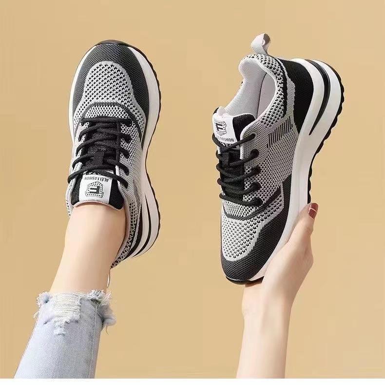Spring and Summer New Flying Weaving Women's Sports Shoes Fashion All-match Running Shoes Mesh Breathable Casual Women