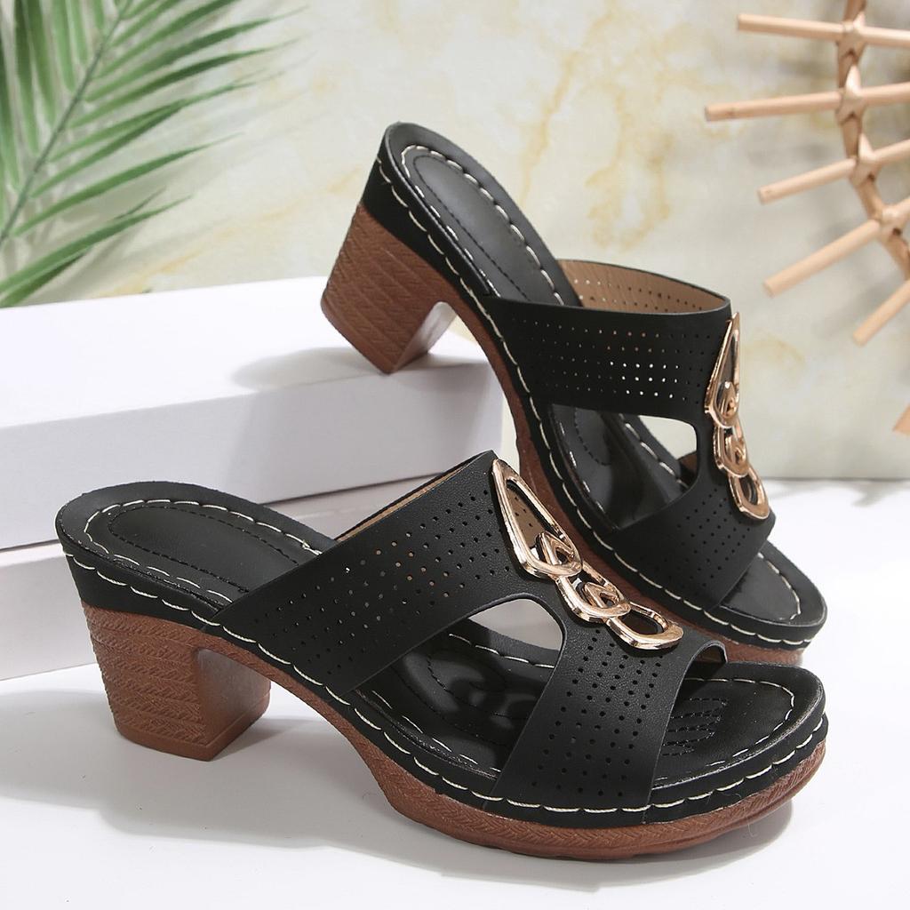 Fashion Summer 2025 new fashionable, lightweight and durable large-sized thick-heeled metal-decorated beach slippers