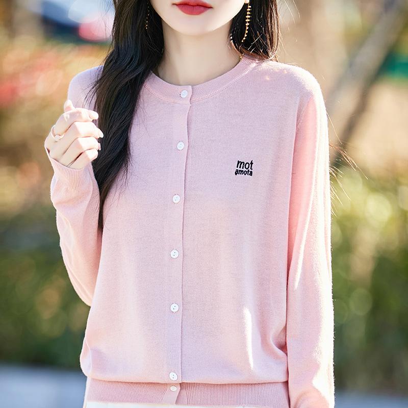 Leichte Strickjacke für Damen aus 50 % Wolle und 50 % Maulbeerseide – vielseitige Strickware für 4 Jahreszeiten für ganzjährigen Komfort und Stil