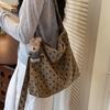 Großvolumige gepunktete Tasche Modische Umhängetasche für College-Studenten als Schultasche oder Einkaufstasche