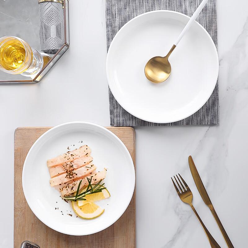 8palcové hluboké bílé keramické talíře s proužky, sada 2 kusů