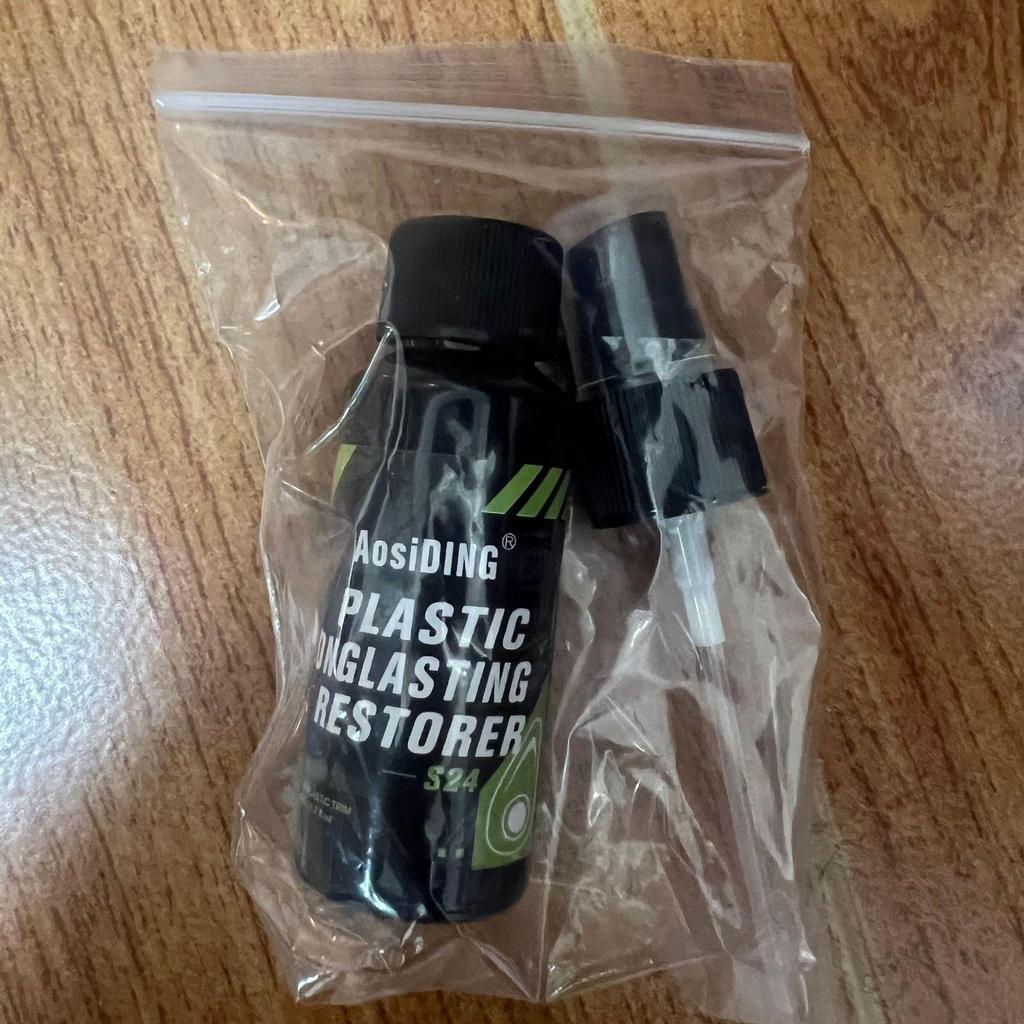 Long-Lasting Plastic Restorer & Dashboard Wax for Car Interiors