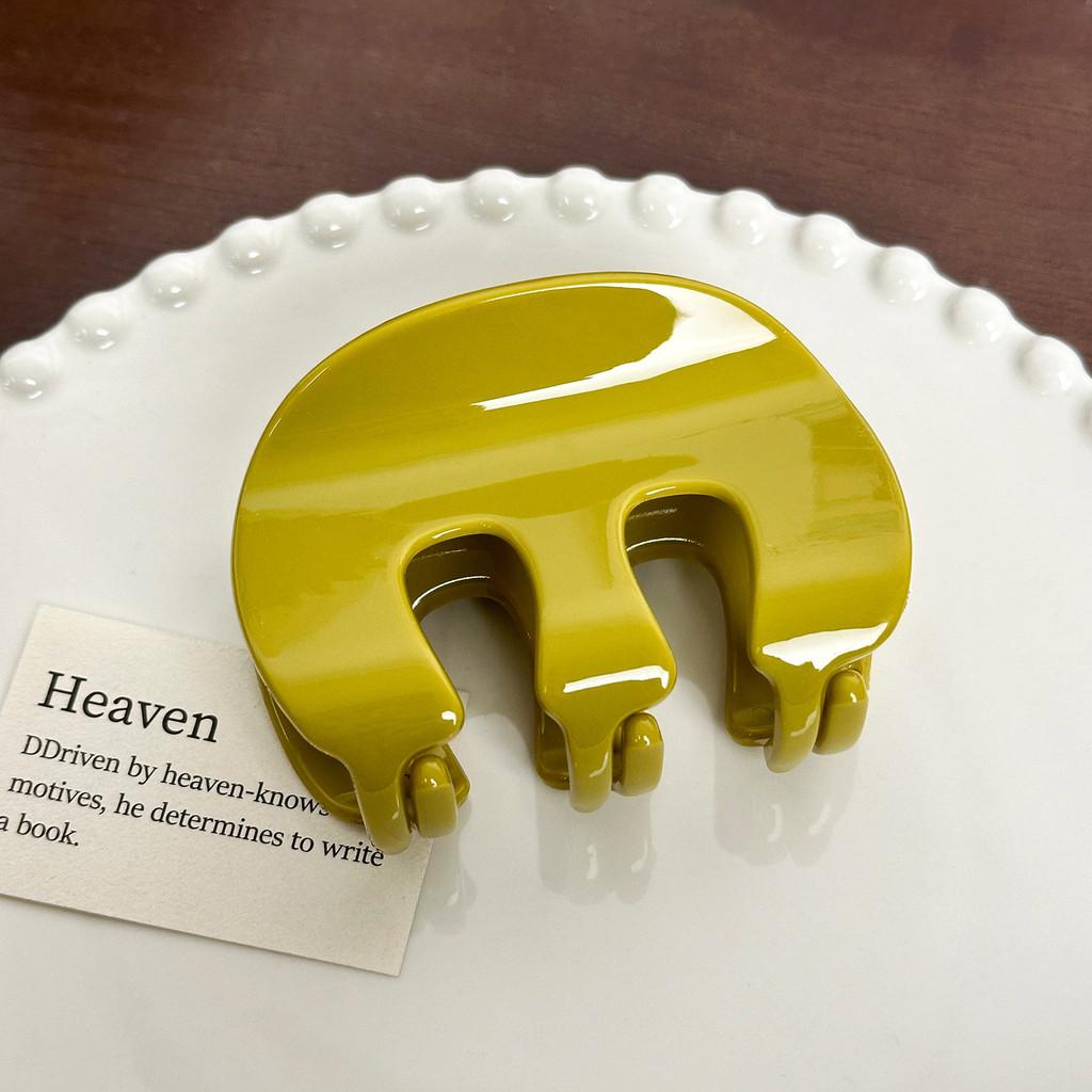 Sophisticated Hair Resin Clips With Heart Design Ideal For Everyday Wear And Events Special