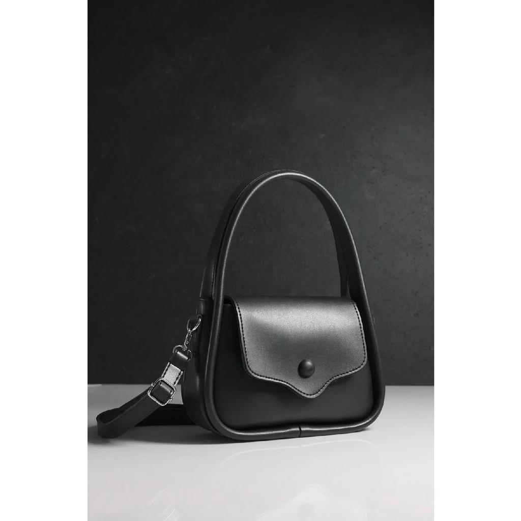 Dámská crossbody kabelka s dvojitým držadlem a magnetem