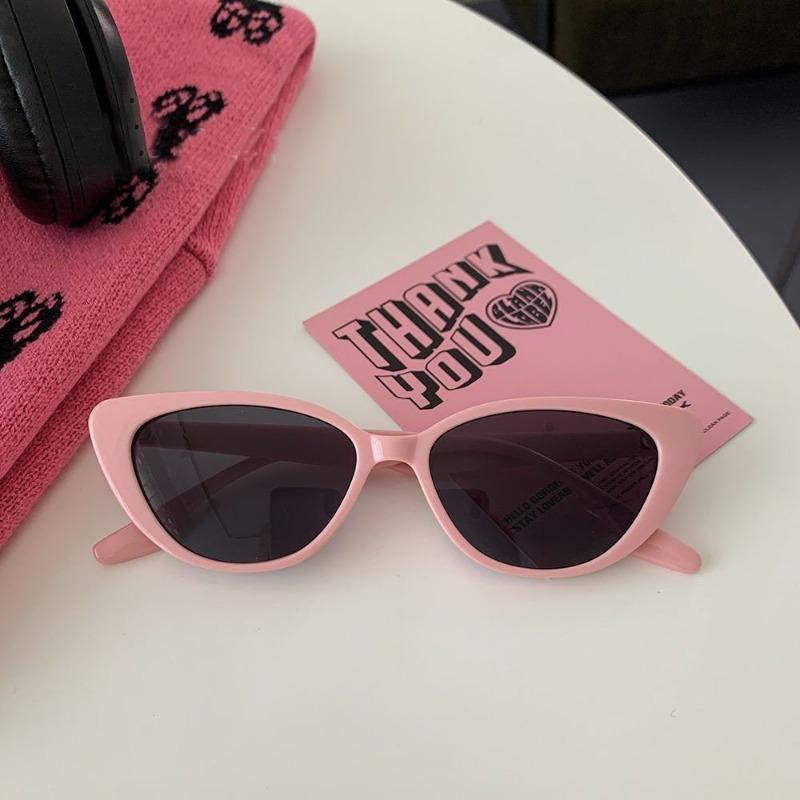 1PC INS niche, high-end retro versatile cat-eye pink sunglasses for women, sunscreen and face-enhancing small frame sunglasses
