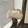 Chinesische Cheongsam-Tasche, Abendtasche, Mini-Handtasche, Tasche mit schrägem Spalttextur-Blumenketten-Design.